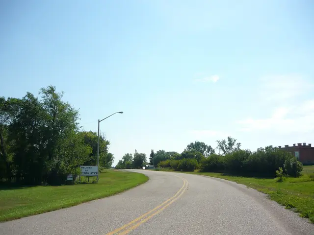 Road entering Findlater with welcome sign